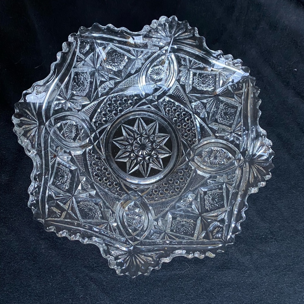 Beautiful VTG Early American Pressed Glass Footed Bowl